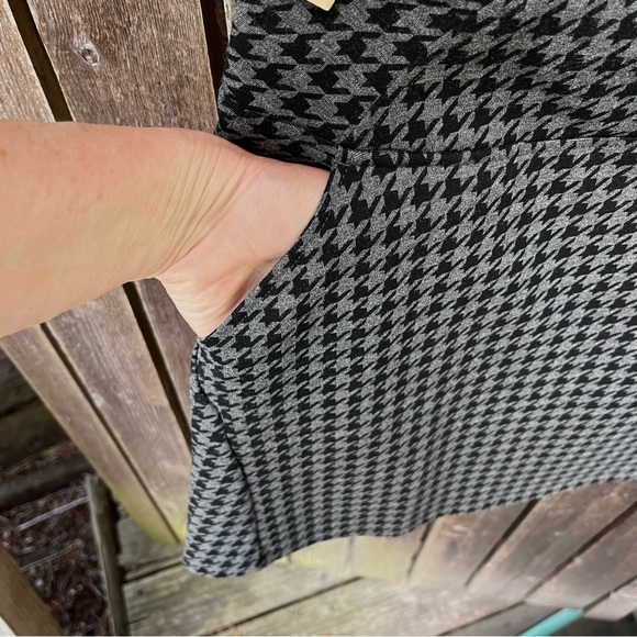 Title Nine Houndstooth Passport Ponte Skirt In Black & Charcoal Gray Sz S - Picture 4 of 12